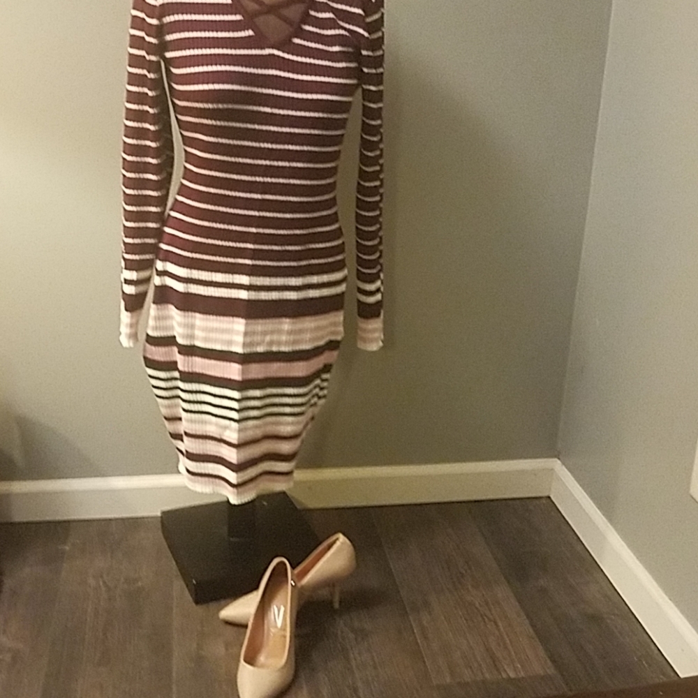 Dress - Picture 3 of 5